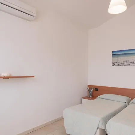 Apartment Stylish Le Fontane 2 Bedroom 6 Persons Plus Child Bed No 2511