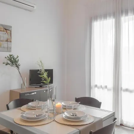 Stylish Le Fontane 2 Bedroom 6 Persons Plus Child Bed No 2511 Villasimius