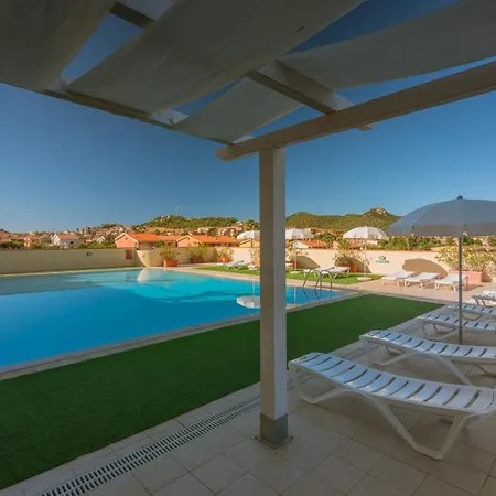 Stylish Le Fontane 2 Bedroom 6 Persons Plus Child Bed No 2511