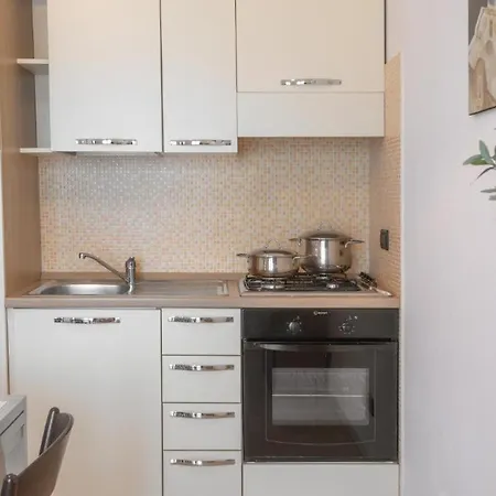 Stylish Le Fontane 2 Bedroom 6 Persons Plus Child Bed No 2511 Apartment *