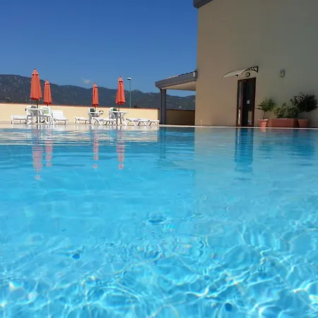 Stylish Le Fontane 2 Bedroom 6 Persons Plus Child Bed No 2511 *